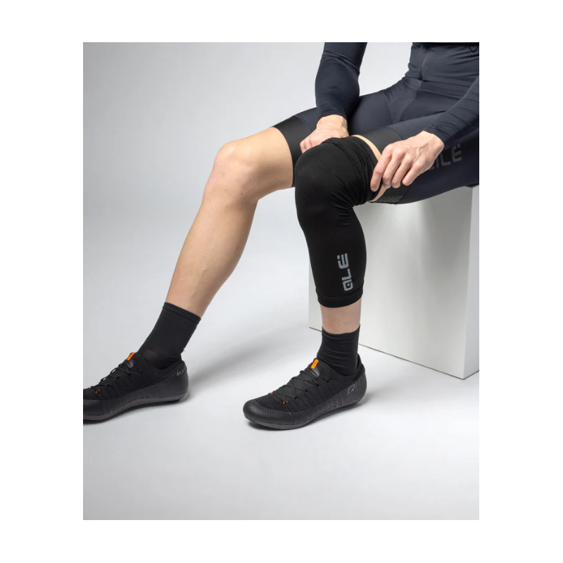 Alè Seamless Knee Pads Black