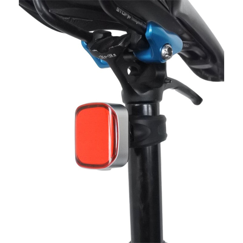 Anima Fanalino Quad posteriore a Led Rosso ricaricabile USB Led COB ED 36 chips