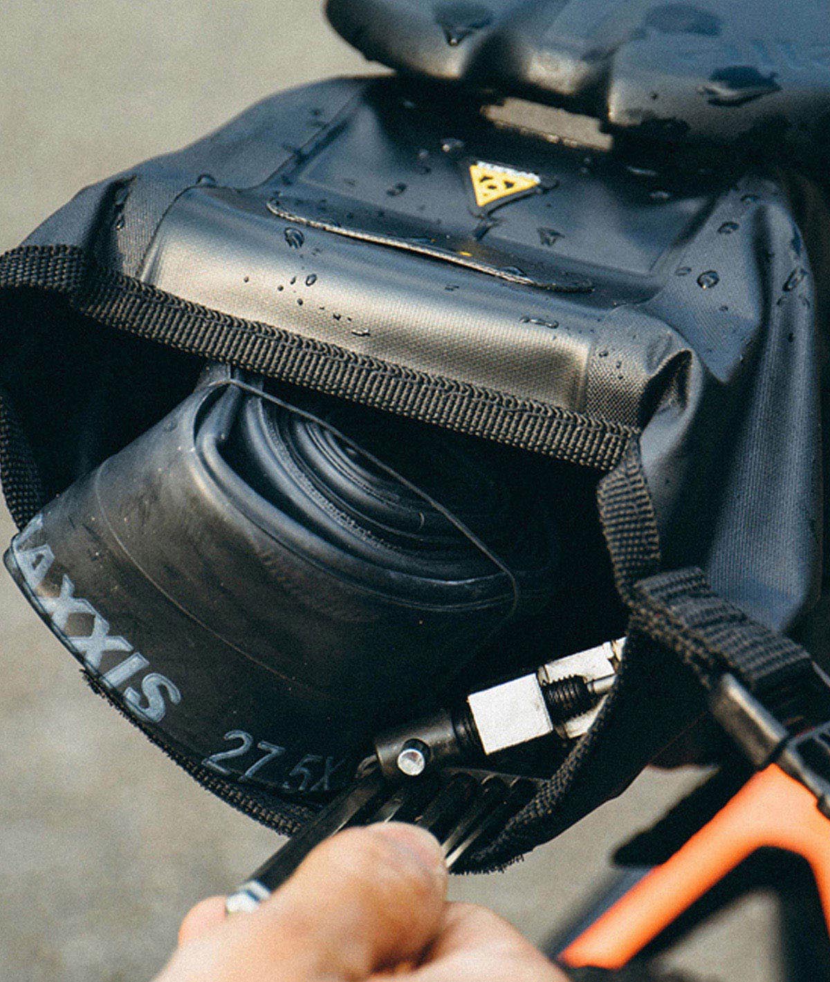 Topeak WEDGE DRYBAG Topeak strap mount